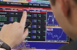 Показатели статистики биржи на компьютере